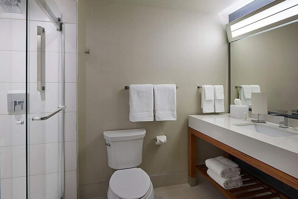 Фото Courtyard by Marriott Oshawa