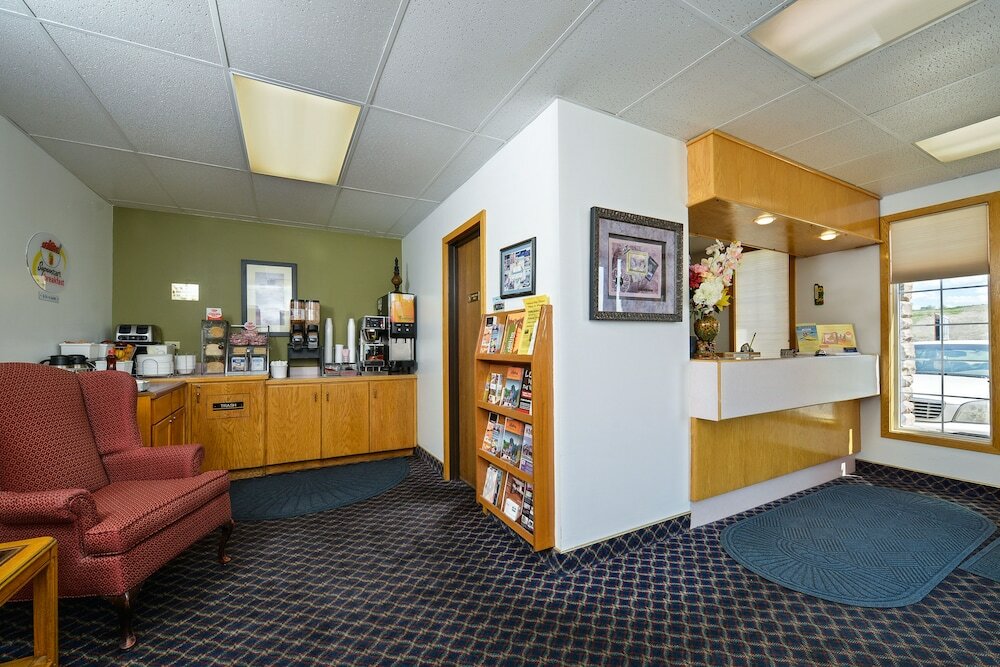 Фото Super 8 by Wyndham Minot Airport