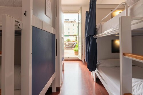 Внешний вид отеля The Central House Barcelona Gracia - Hostel в Барселоне, фото 2