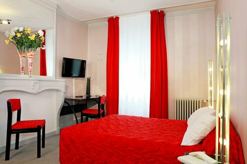 Гостиница Hotel de La Cloche в Доле