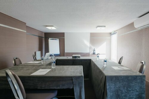Гостиница Sure Hotel by Best Western Chateauroux в Шатору