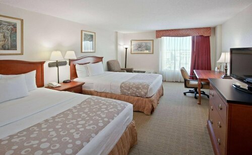Гостиница La Quinta Inn & Suites by Wyndham Downtown Conference Center в Джэксонвилле