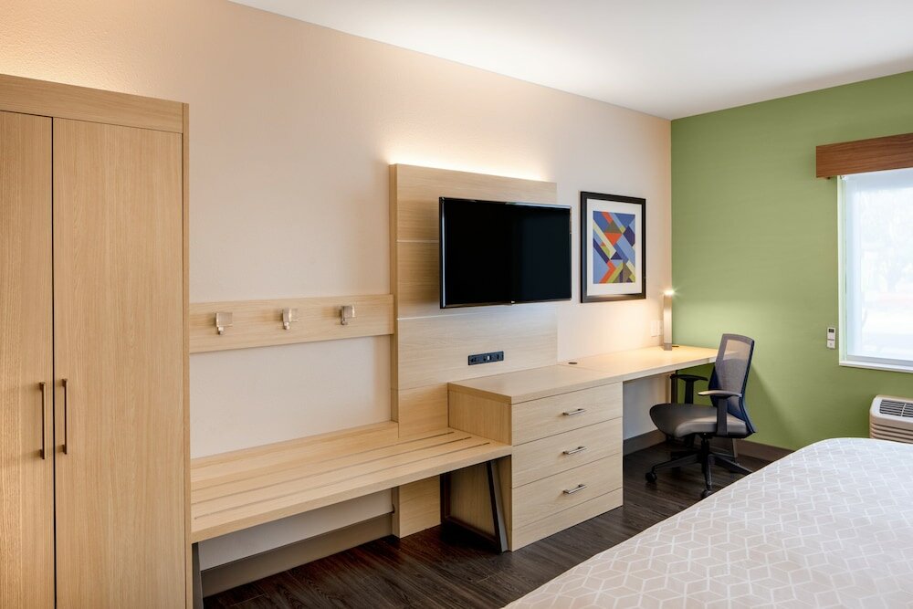 Фото Holiday Inn Express & Suites Ft Myers Beach-Sanibel Gateway, an Ihg Hotel
