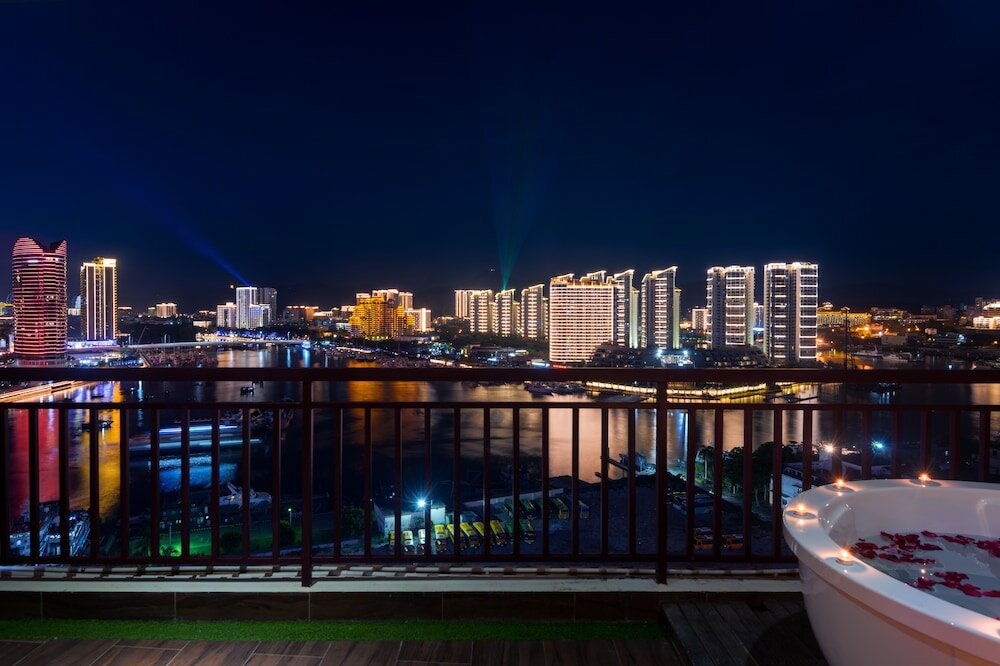 Фото Grand Metropark Bay Hotel Sanya