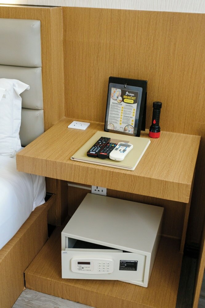 Фото Regency Grand Suites