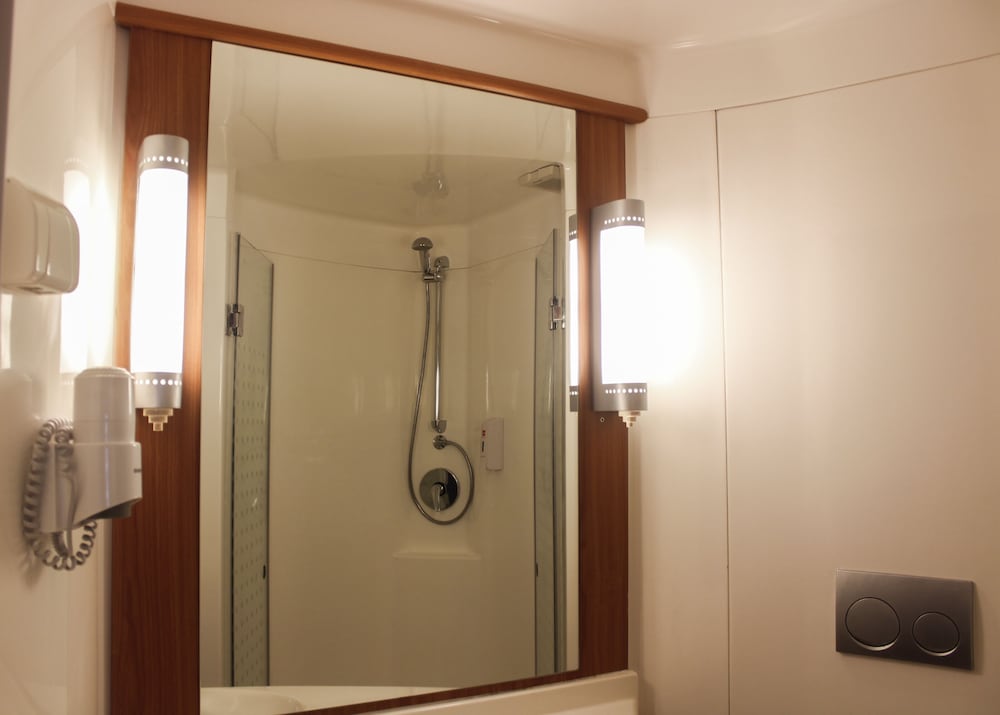 Фото Ibis Makassar City Center