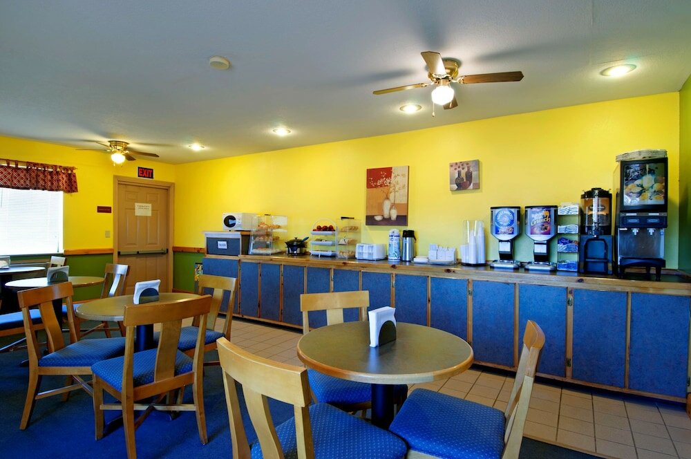Фото Americas Best Value Inn Garden City