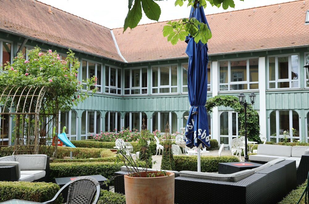 Фото Hotel Goldener Adler