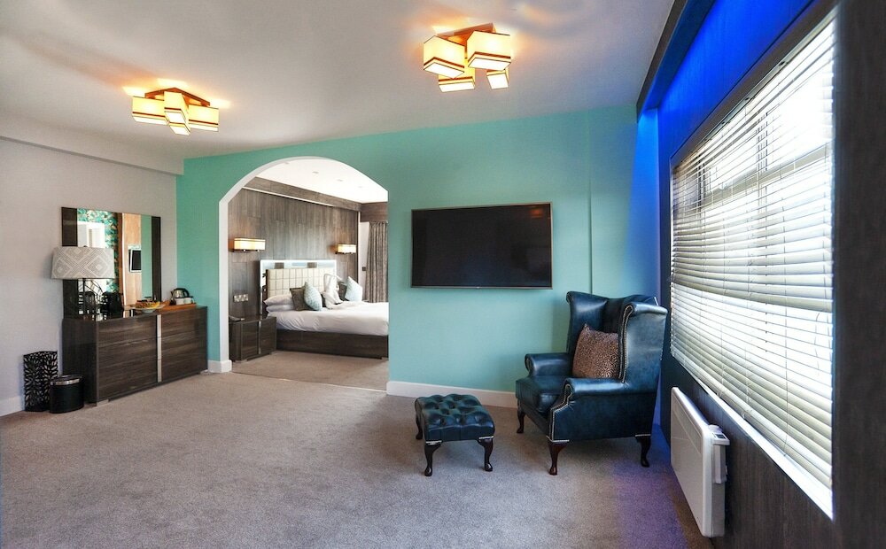 Фото The Cumberland Hotel