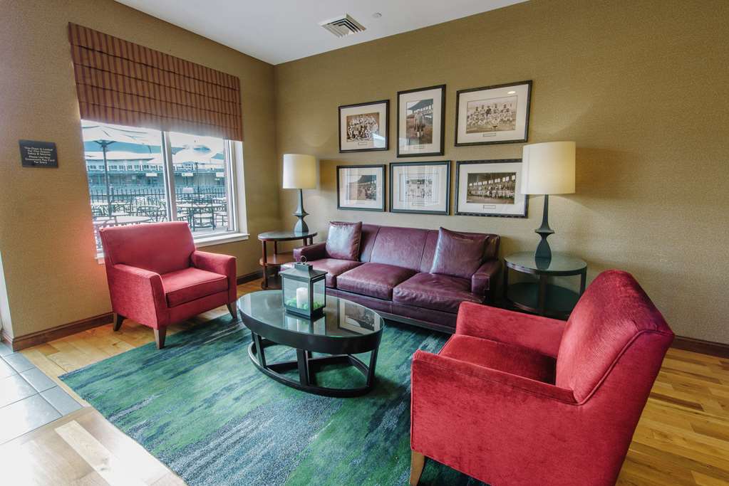 Фото Hilton Garden Inn Manchester Downtown