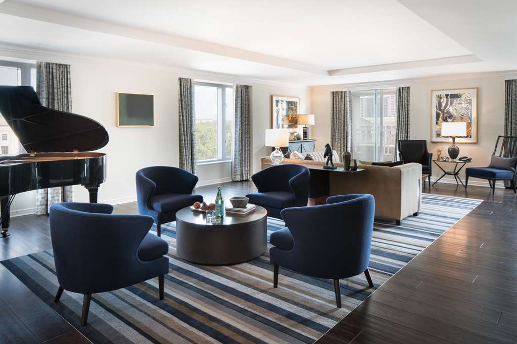 Фото The Logan Philadelphia, Curio Collection by Hilton