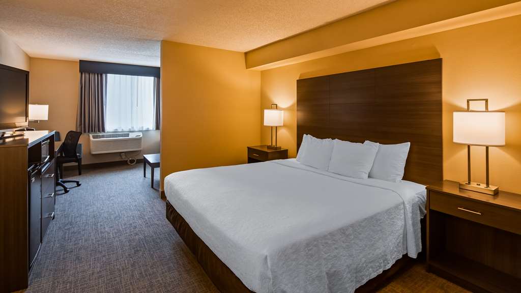 Фото Best Western East Towne Suites