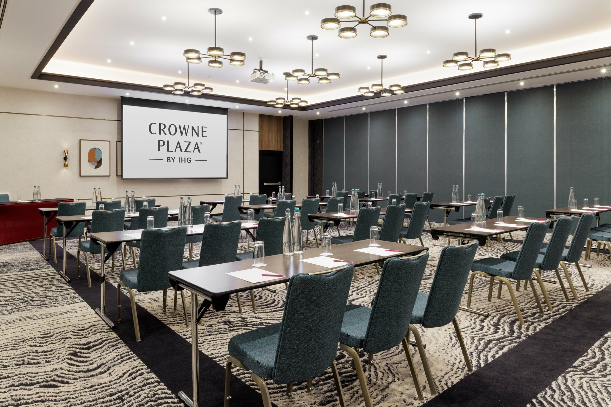 Фото Crowne Plaza London - Gatwick Airport