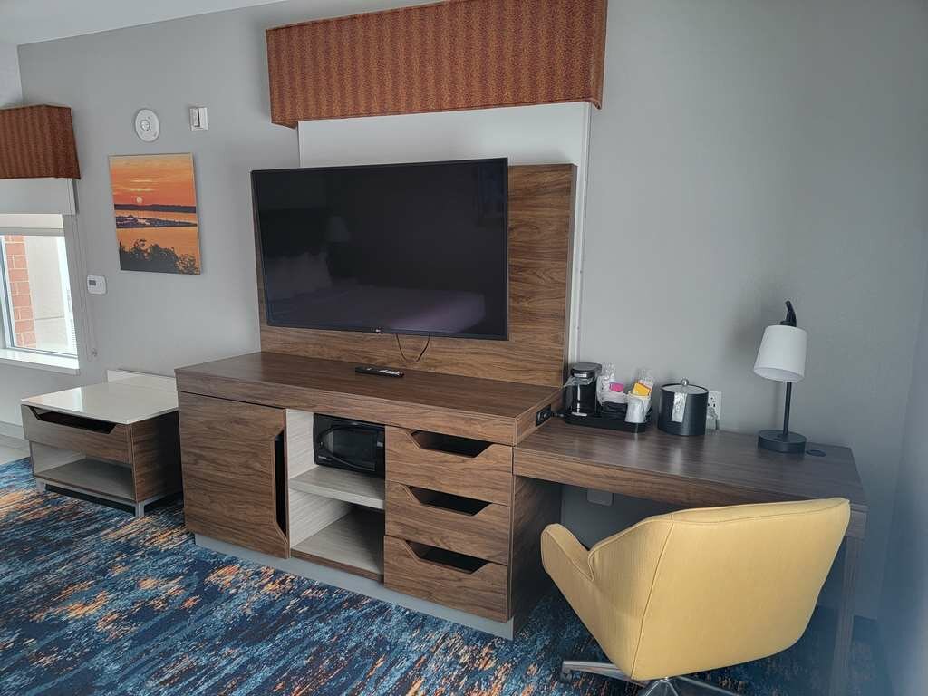 Фото Hampton Inn & Suites Erie Bayfront