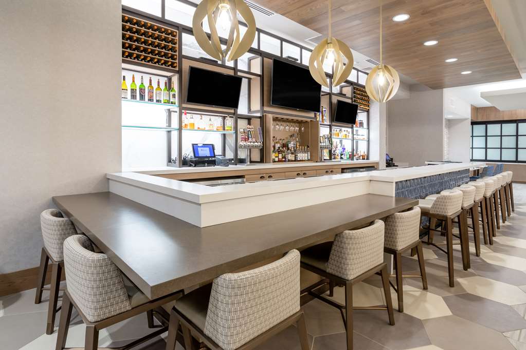 Фото Hilton Garden Inn Albuquerque Downtown