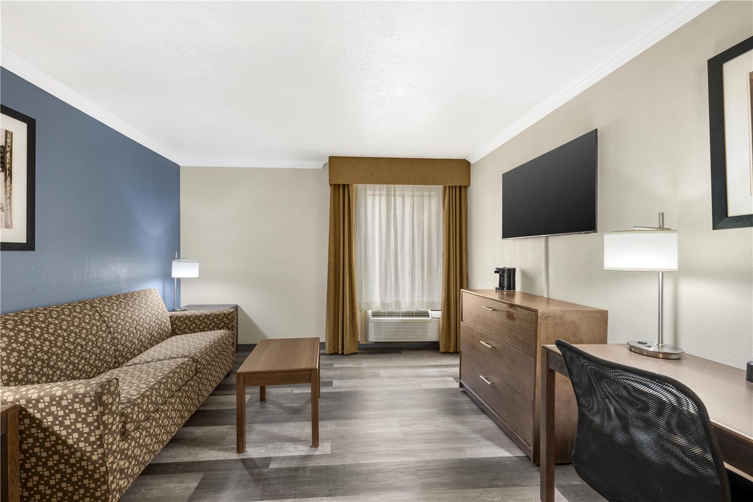 Фото Best Western Airport Albuquerque InnSuites Hotel & Suites