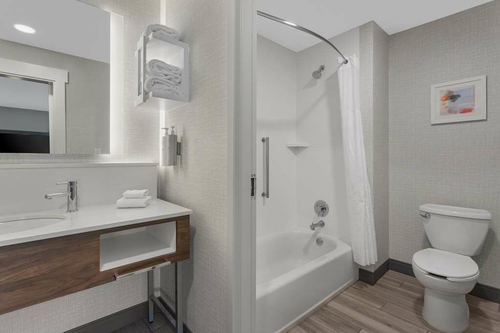 Фото Hampton Inn & Suites Lincoln - Northeast I-80