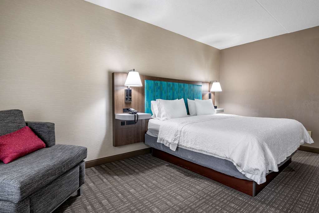Фото Hampton Inn & Suites Louisville East