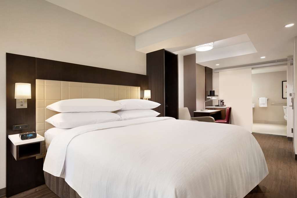 Фото Embassy Suites by Hilton New York Manhattan Times Square