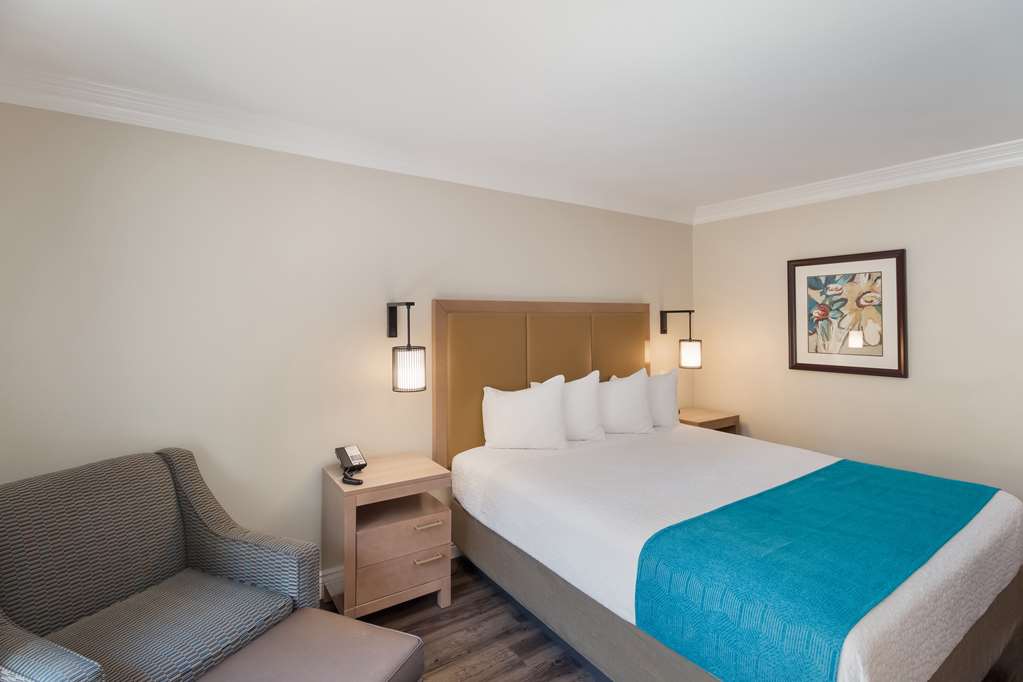Фото Best Western Woodland Hills Inn