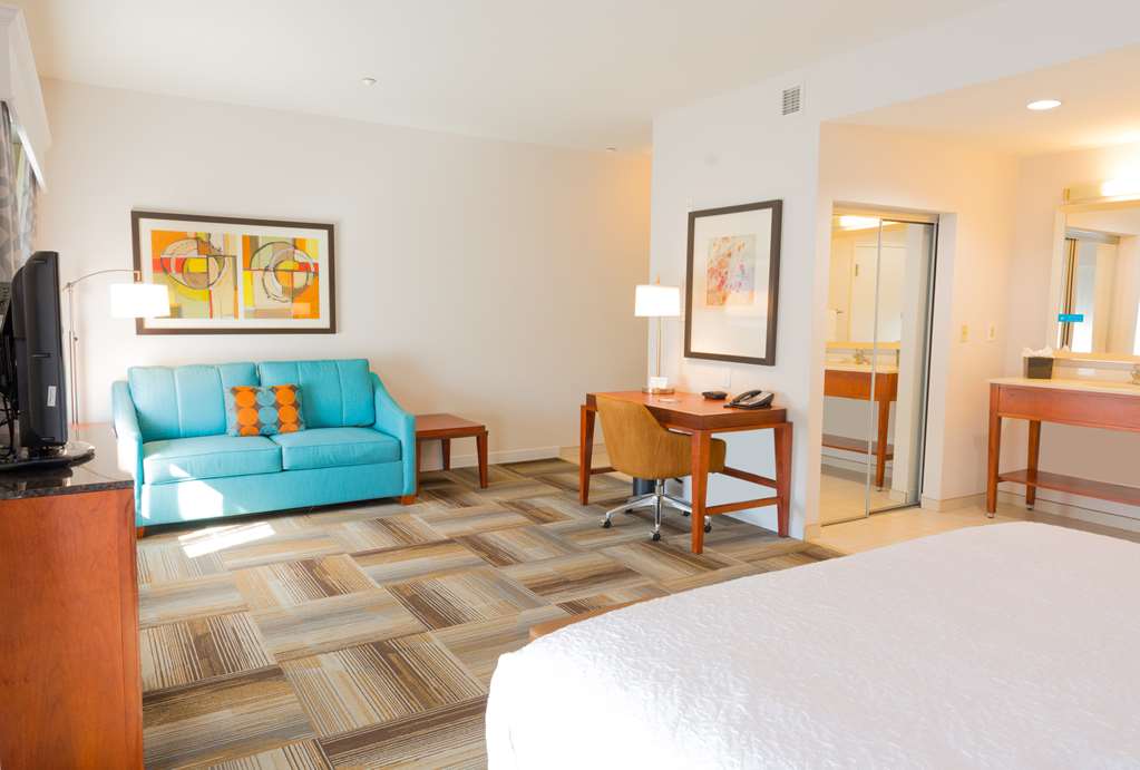 Фото Hampton Inn & Suites Riverside/Corona East