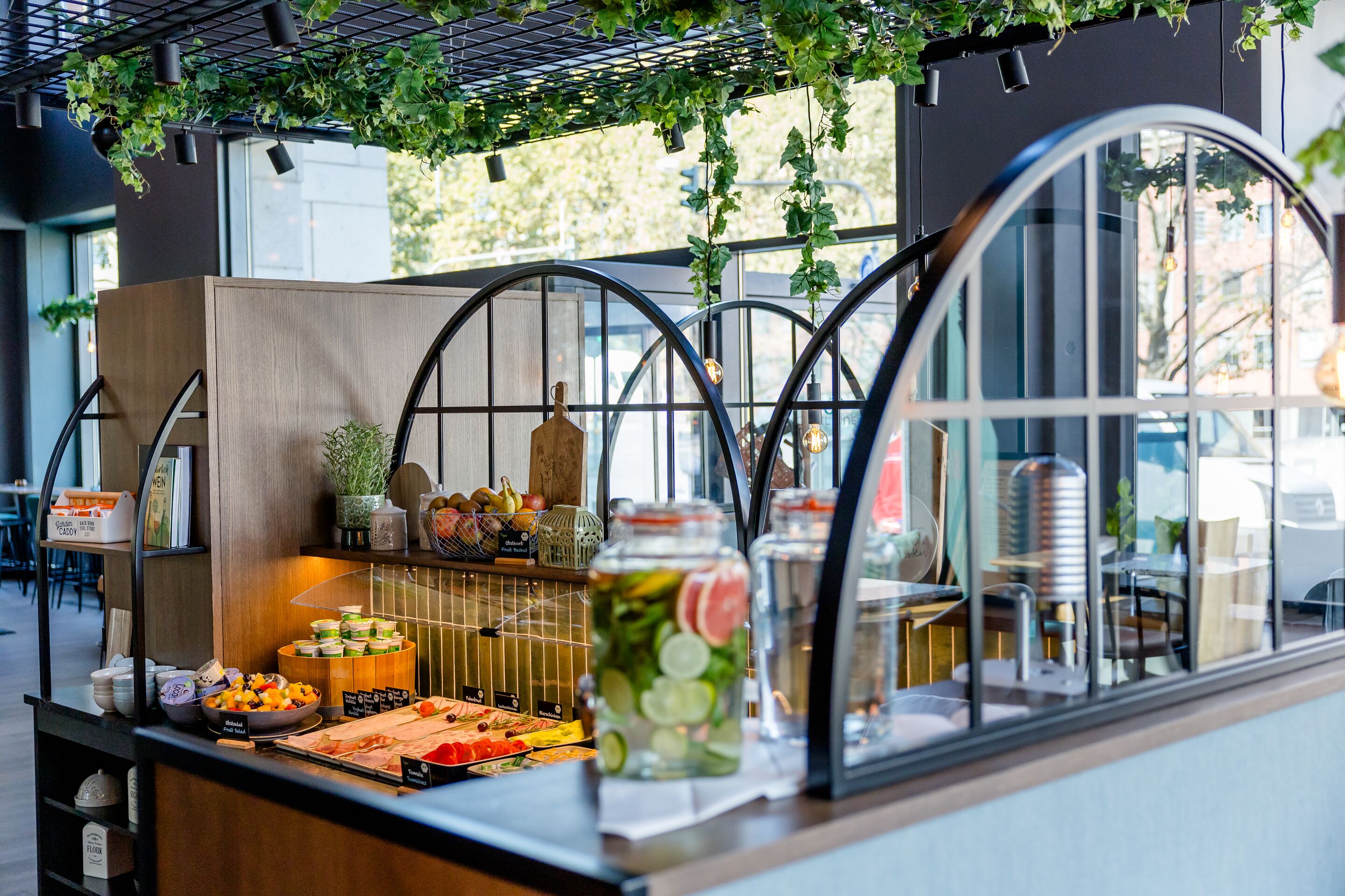 Фото Motel One Wiesbaden