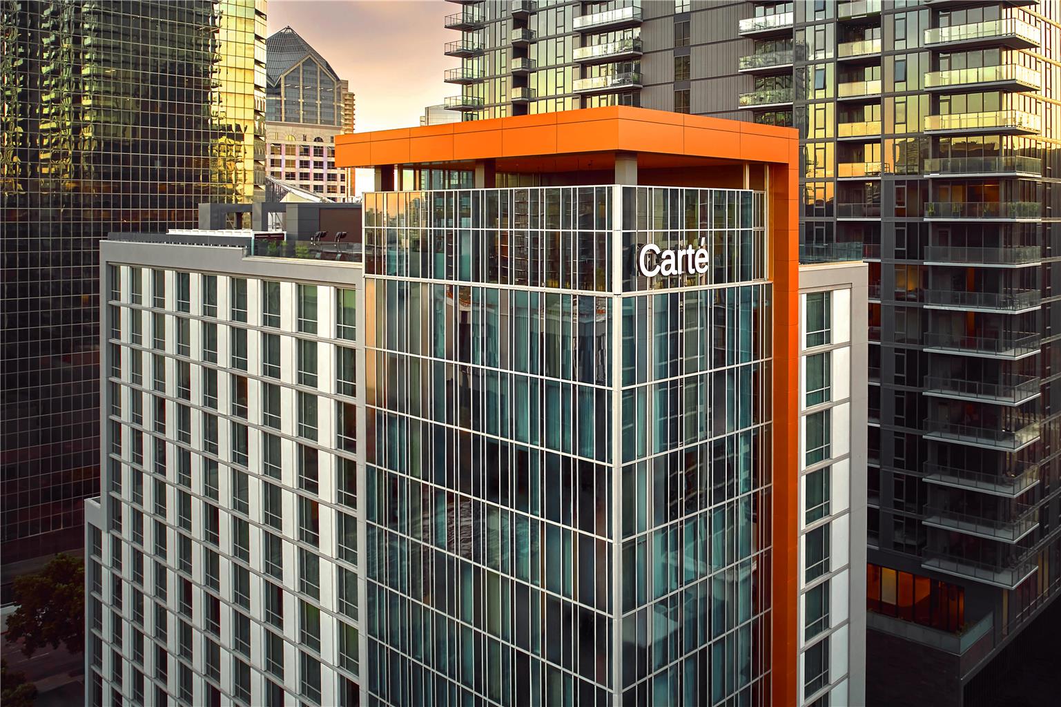 Фото Carte Hotel San Diego Downtown, Curio Collection by Hilton