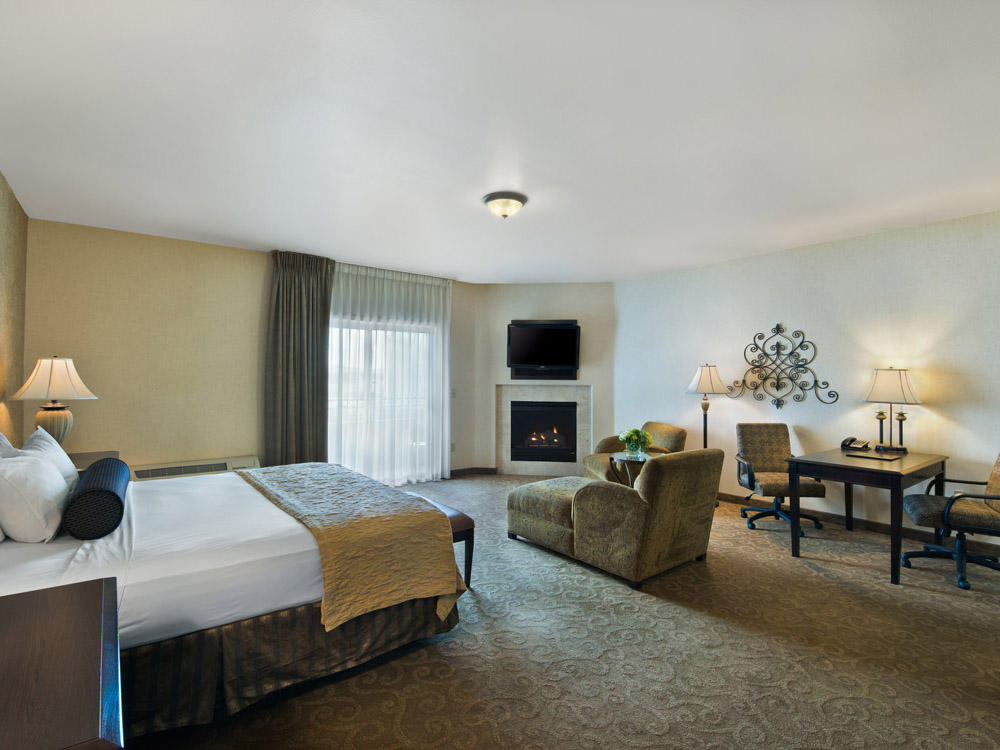 Фото Oxford Suites Boise