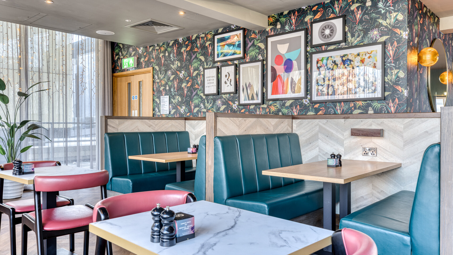 Фото Premier Inn London Stratford