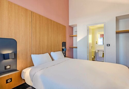 Гостиница B&b Hotel Brest Kergaradec Aéroport в Шатолене