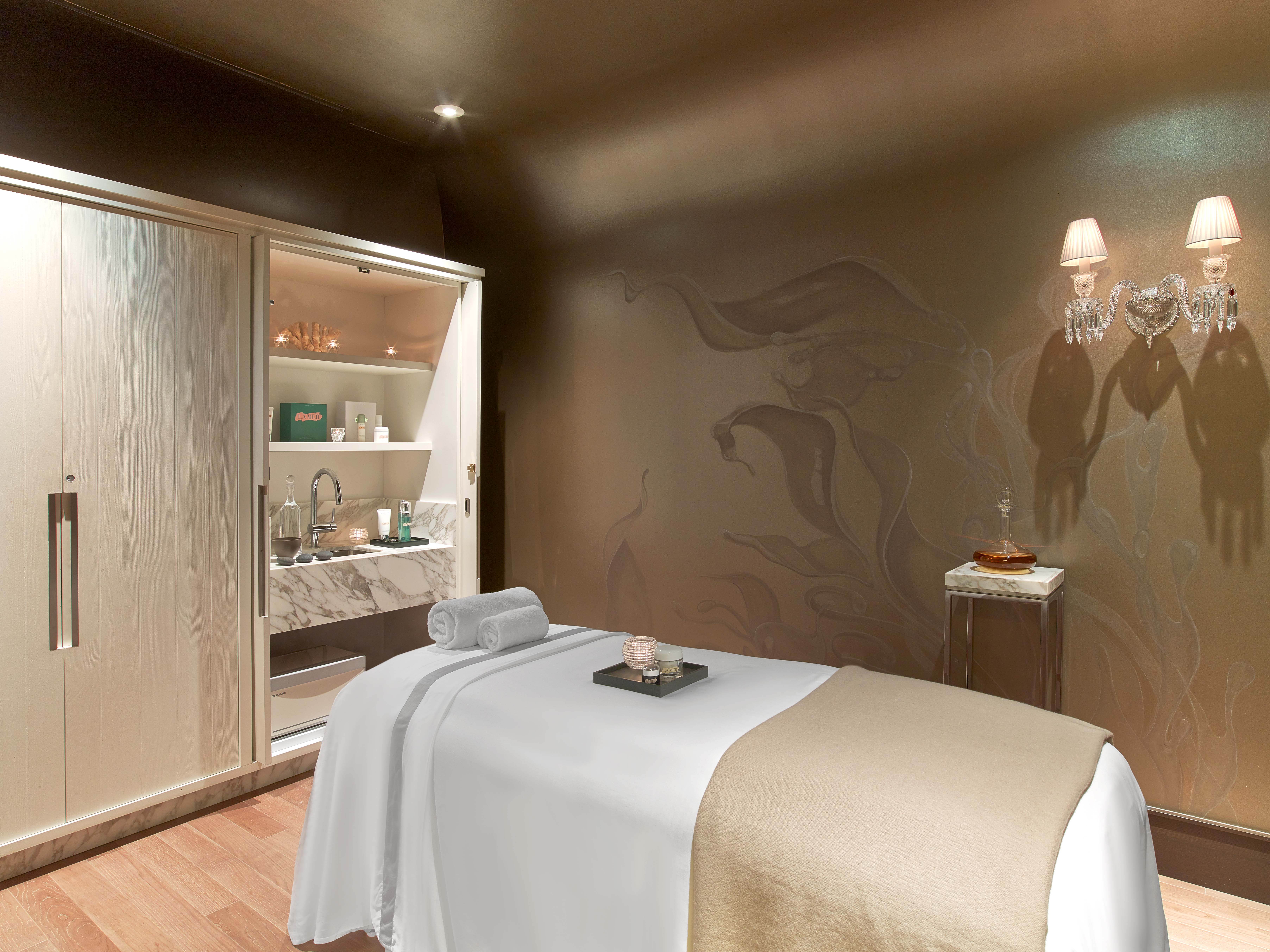 Фото Baccarat Hotel and Residences New York