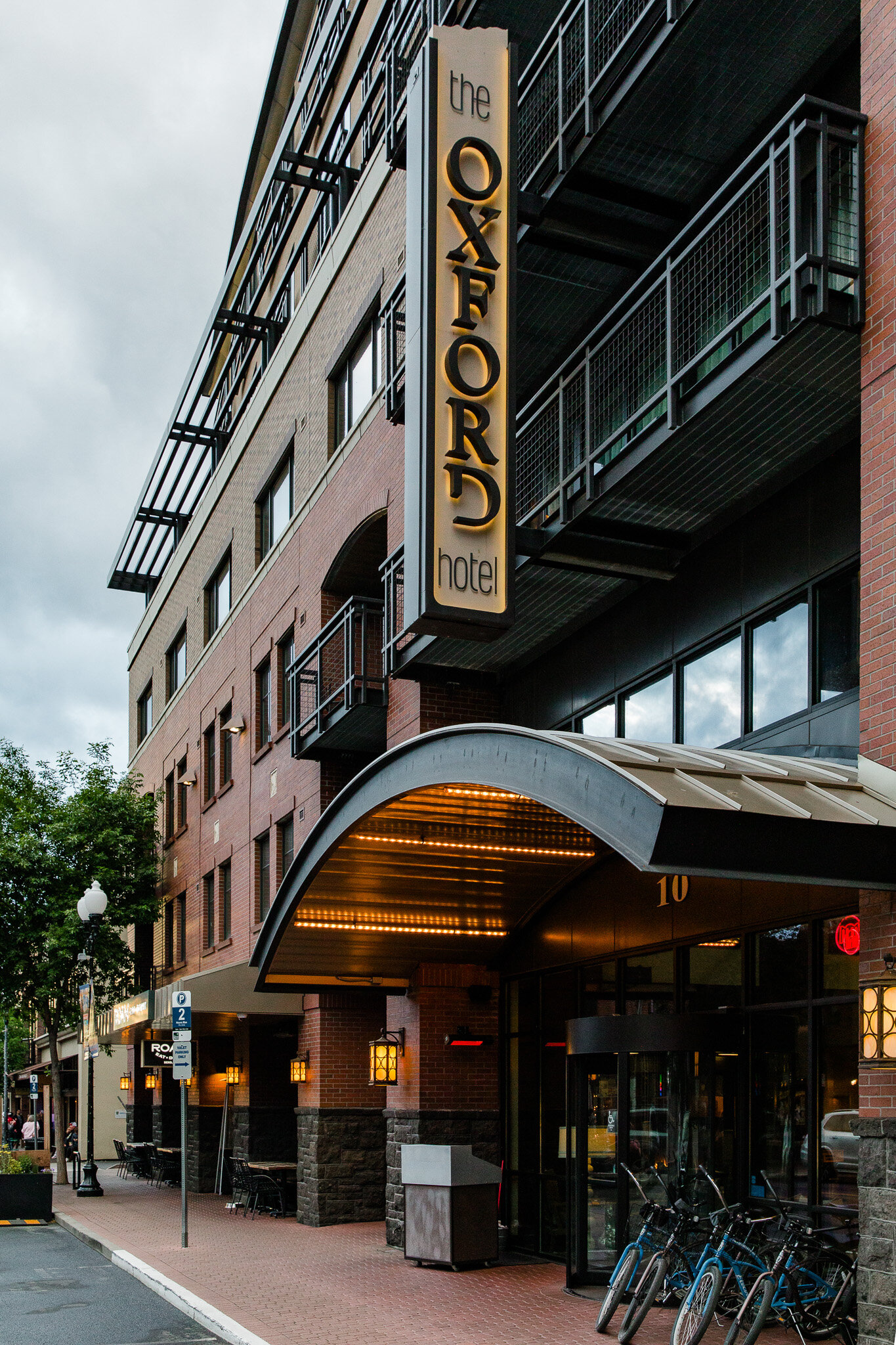 Фото The Oxford Hotel Bend