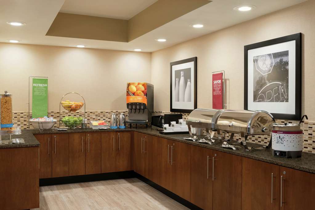 Фото Hampton Inn West Des Moines Lake Drive