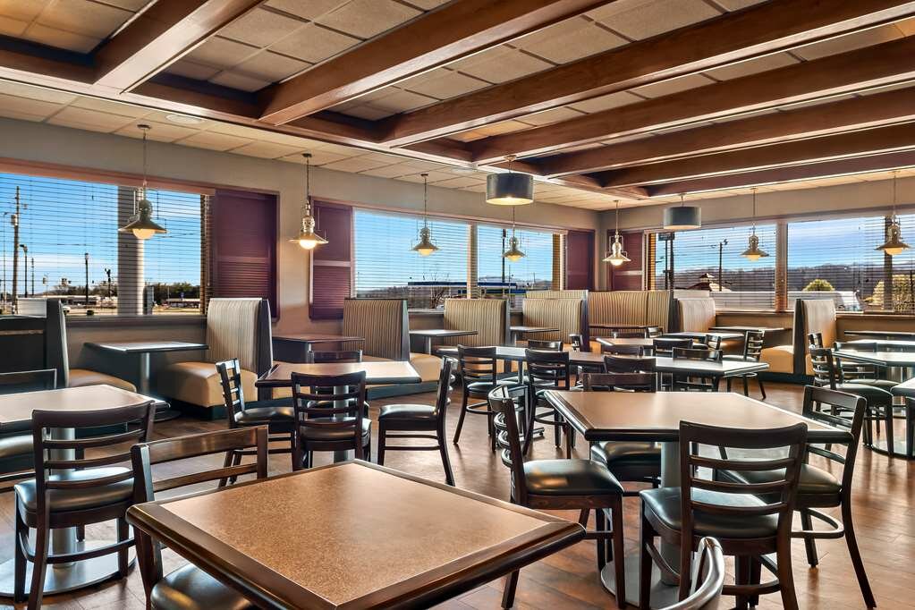 Фото Best Western Newport Inn