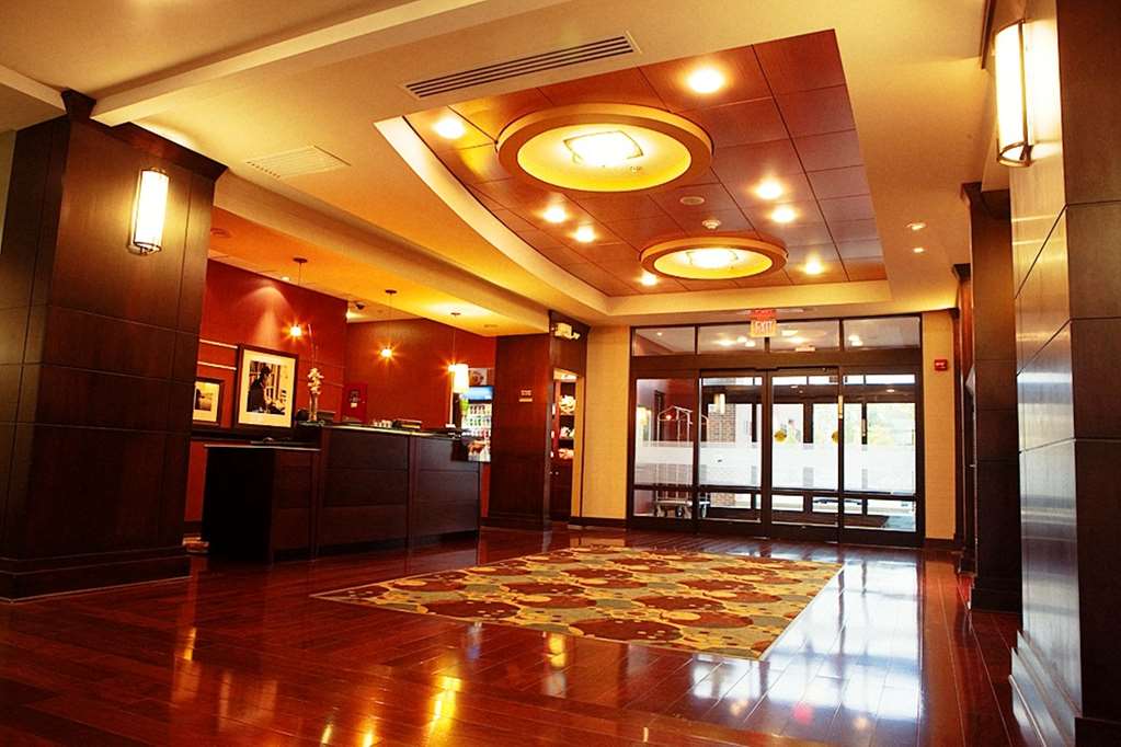 Фото Hampton Inn & Suites Detroit-Canton