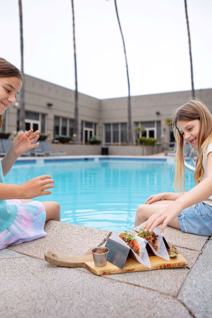 Фото DoubleTree by Hilton Hotel San Diego - Mission Valley