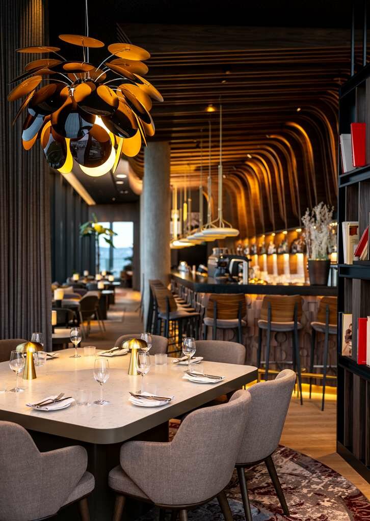 Фото Radisson Blu Hotel At Porsche Design Tower Stuttgart