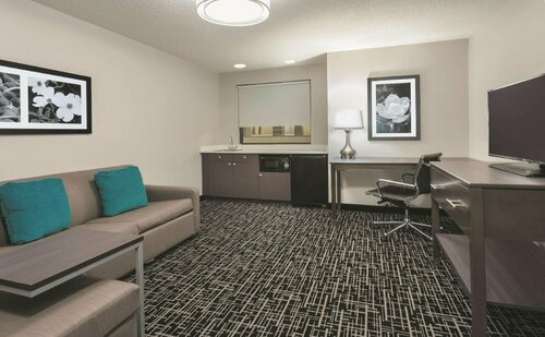Гостиница La Quinta Inn & Suites by Wyndham Covington в Ковингтоне
