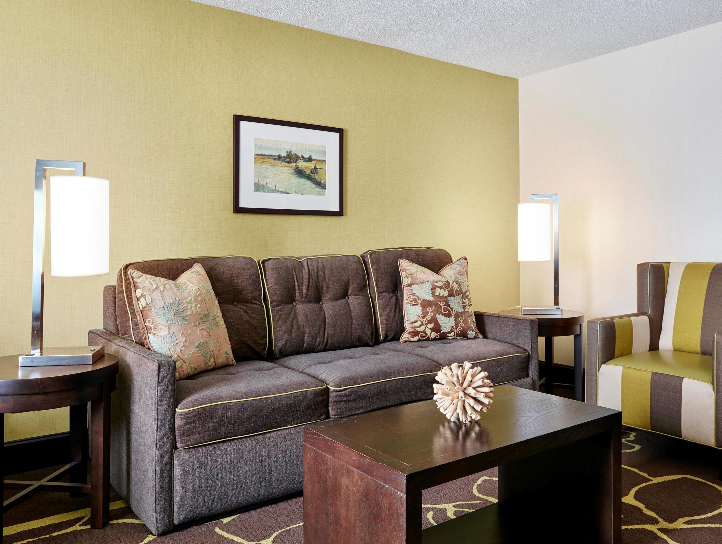 Фото Doubletree by Hilton Charlotte - Gateway Village