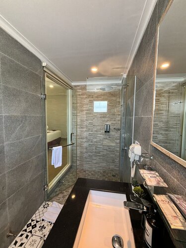 Гостиница Kaloka Airport Hotel в Сумбава Бесаре
