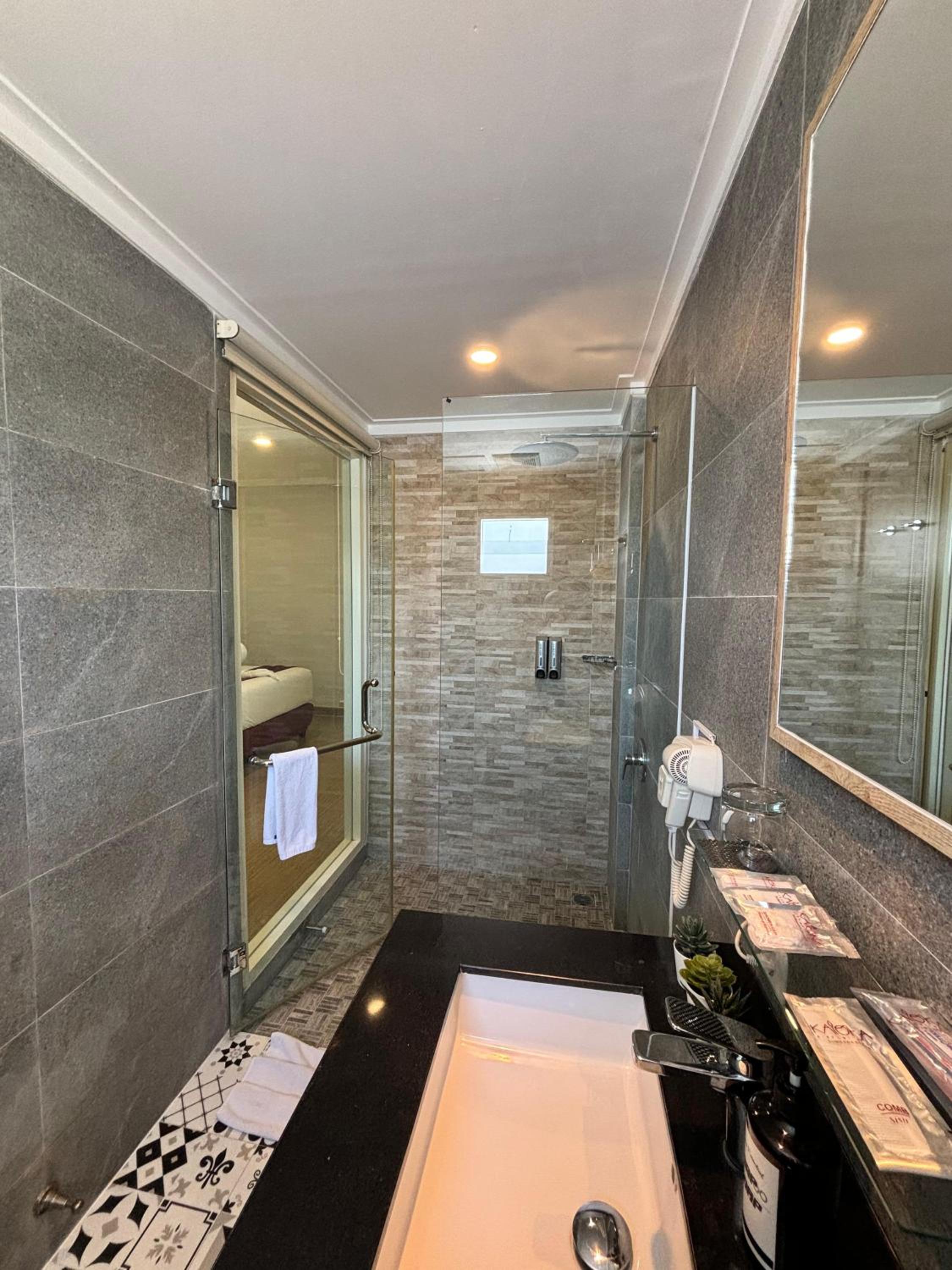 Фото Kaloka Airport Hotel