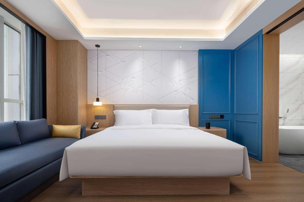 Фото Microtel by Wyndham Qingdao Huangdao