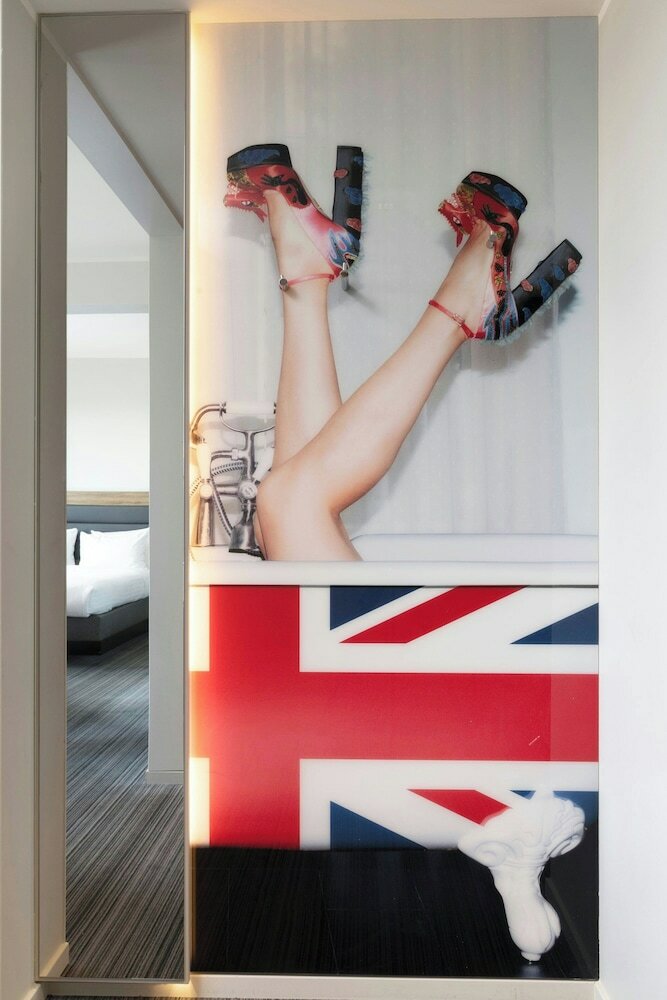 Фото Moxy London Excel
