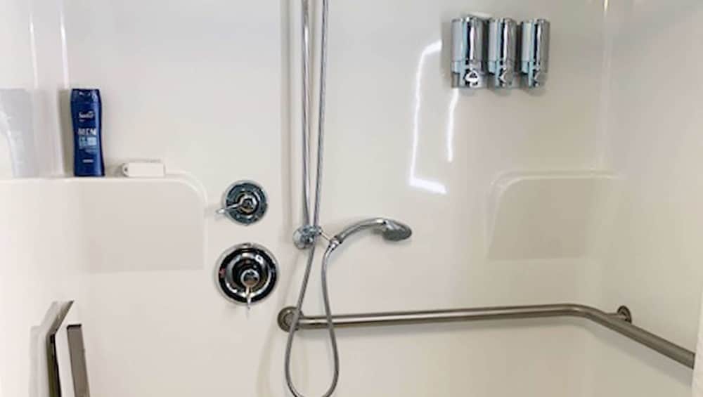 Фото Airport Waterfront Inn