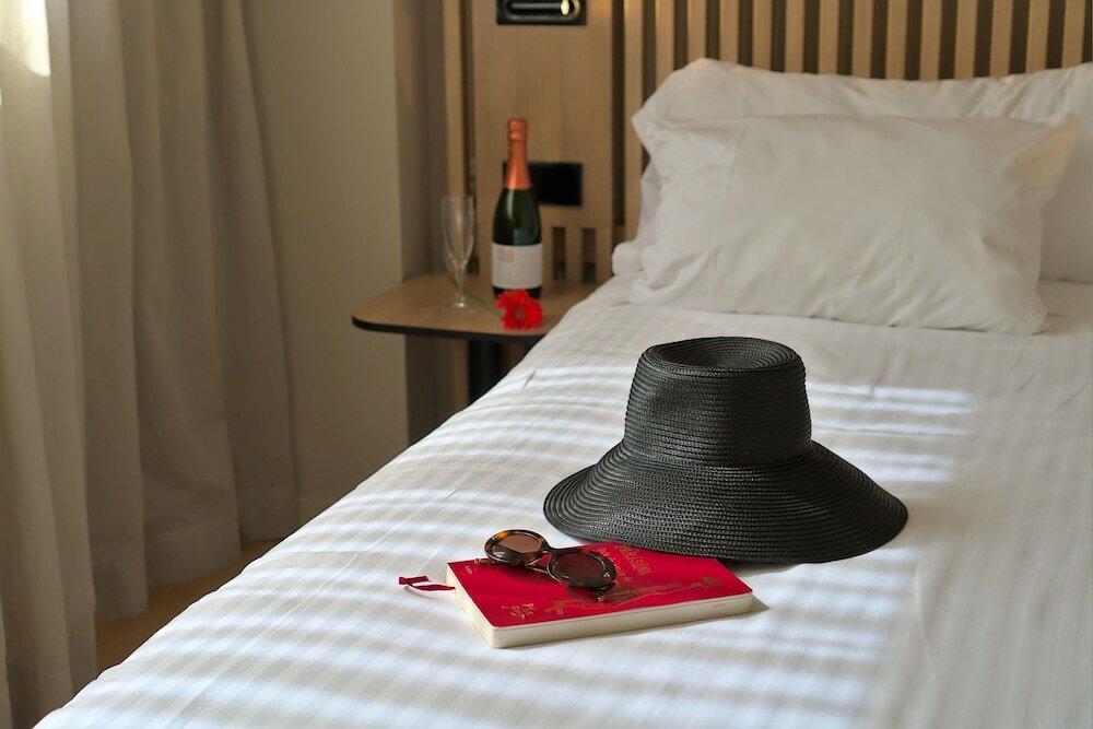Фото Aparthotel Atenea Barcelona