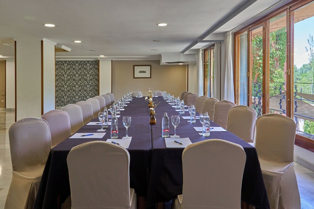 Фото Hotel Porcel Alixares