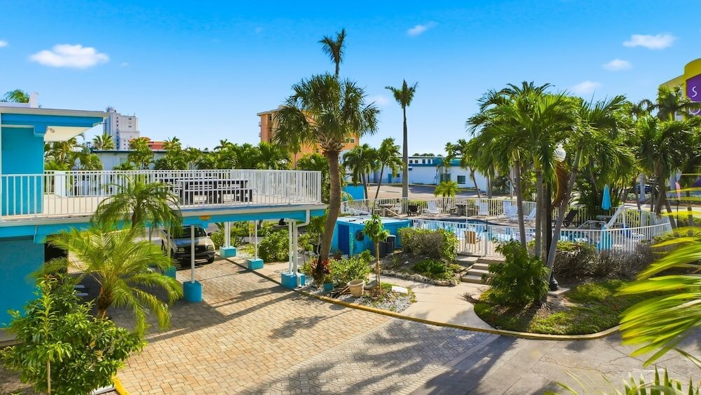 Фото The Bayside Inn & Marina