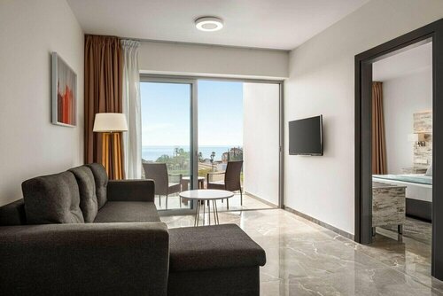 Гостиница Ramada Hotel & Suites by Wyndham Ayia Napa в Айя-Напе