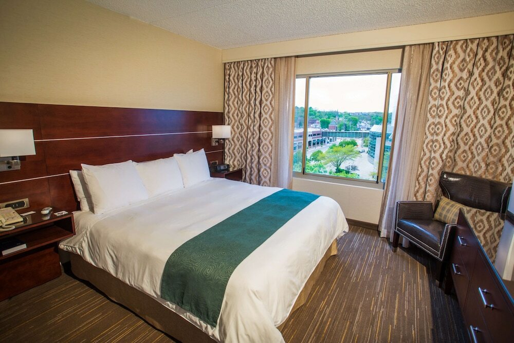 Фото Wyndham Moline on John Deere Commons