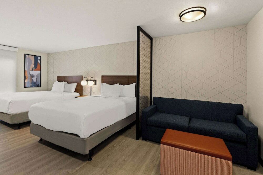 Фото Everhome Suites Temecula